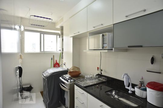 Cozinha de apartamento para alugar com 2 quartos, 51m² em Jacarepaguá, Rio de Janeiro