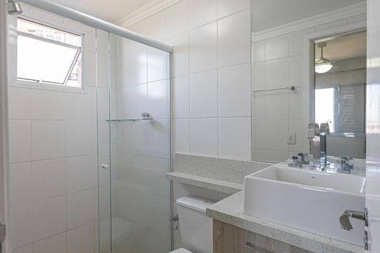Banheiro Suite de apartamento para alugar com 2 quartos, 60m² em Parque Independencia, São Paulo