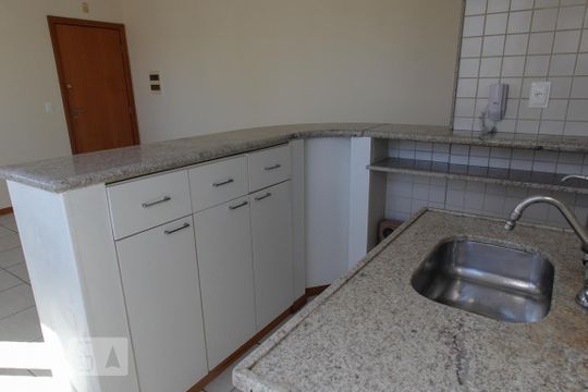 Cozinha de apartamento para alugar com 1 quarto, 40m² em Funcionários, Belo Horizonte