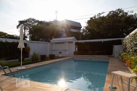 Piscina privativa de casa de condomínio à venda com 6 quartos, 470m² em Barra da Tijuca, Rio de Janeiro