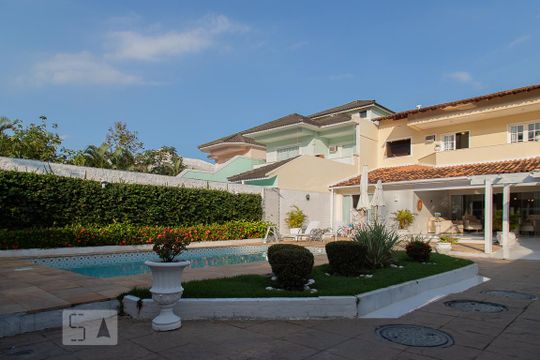 Fachada de casa de condomínio à venda com 6 quartos, 470m² em Barra da Tijuca, Rio de Janeiro