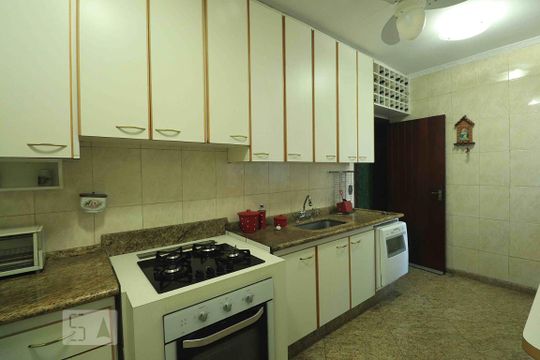 Cozinha de casa para alugar com 3 quartos, 400m² em Santa Maria, Santo André