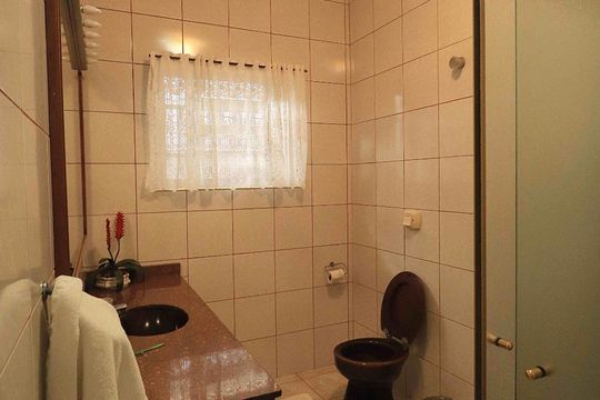 Banheiro da Suíte 1 de casa para alugar com 3 quartos, 400m² em Santa Maria, Santo André