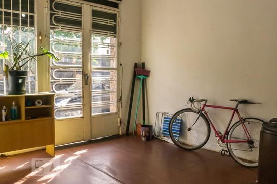 Entrada de apartamento à venda com 1 quarto, 145m² em Rio Branco, Porto Alegre