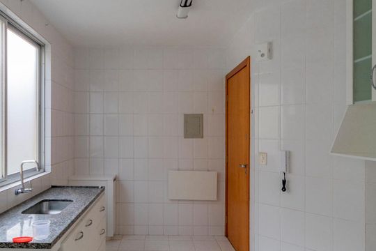Cozinha de apartamento à venda com 3 quartos, 100m² em Sagrada Família, Belo Horizonte