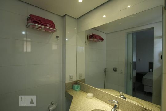 Banheiro da Suíte de kitnet/studio à venda com 1 quarto, 60m² em Setor Pedro Ludovico, Goiânia