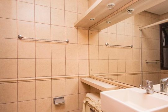 Banheiro  de apartamento para alugar com 1 quarto, 42m² em Bom Jesus, Porto Alegre
