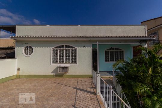 Fachada de casa à venda com 4 quartos, 270m² em Piedade, Rio de Janeiro
