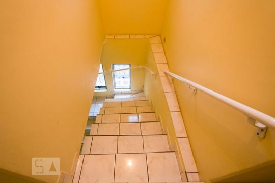 Escadas de casa à venda com 4 quartos, 180m² em Vila Junqueira, Santo André