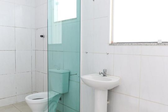 Banheiro de kitnet/studio para alugar com 1 quarto, 25m² em Jardim Petrópolis, São José dos Campos