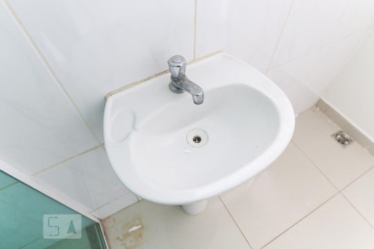 Banheiro de kitnet/studio para alugar com 1 quarto, 25m² em Jardim Petrópolis, São José dos Campos