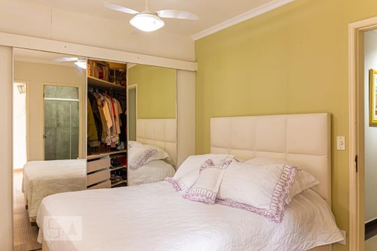 Suíte de casa de condomínio à venda com 3 quartos, 165m² em Vila Santo Estéfano, São Paulo
