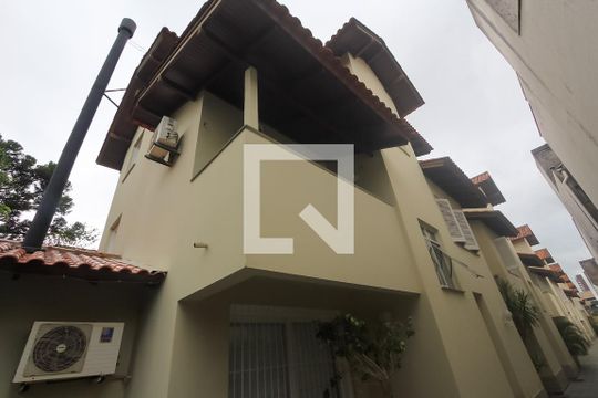 Fachada casa de casa de condomínio à venda com 4 quartos, 260m² em Boa Vista, Porto Alegre