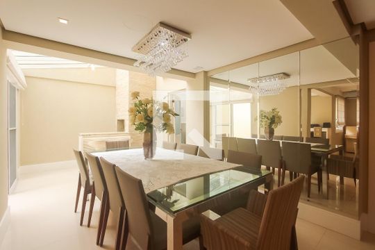 Casa de Condomínio à venda com 4 quartos, 260m² em Boa Vista, Porto Alegre
