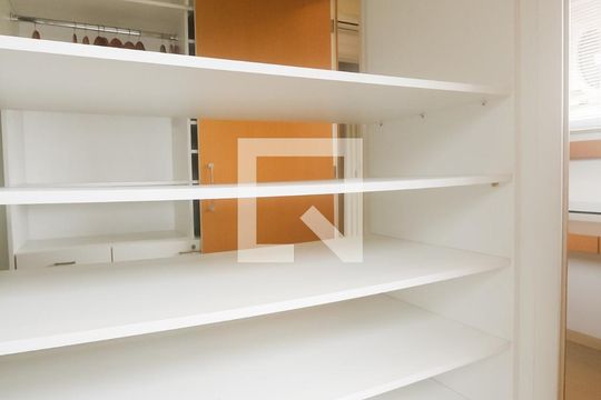 Closet suite de casa de condomínio à venda com 4 quartos, 260m² em Boa Vista, Porto Alegre