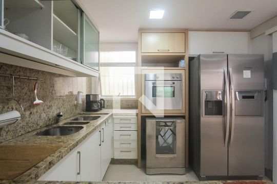 Cozinha de casa de condomínio à venda com 4 quartos, 260m² em Boa Vista, Porto Alegre