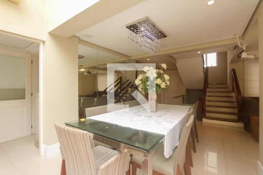 Sala de casa de condomínio à venda com 4 quartos, 260m² em Boa Vista, Porto Alegre