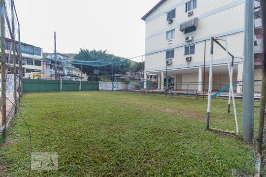 Área comum de apartamento para alugar com 2 quartos, 60m² em Jardim Sulacap, Rio de Janeiro