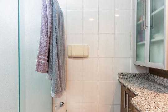 Banheiro da Suíte de apartamento à venda com 3 quartos, 80m² em Umuarama, Osasco