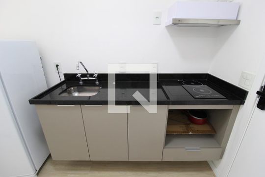 Cozinha de kitnet/studio à venda com 1 quarto, 24m² em Indianópolis, São Paulo