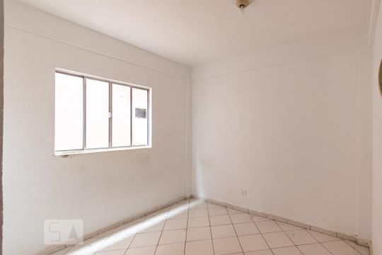 Quarto de kitnet/studio para alugar com 1 quarto, 17m² em Parque das Paineiras, São Paulo