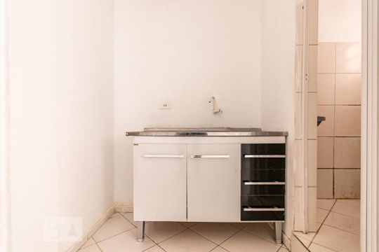Cozinha de kitnet/studio para alugar com 1 quarto, 17m² em Parque das Paineiras, São Paulo