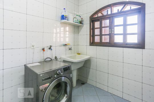 Area de Serviço de casa à venda com 3 quartos, 332m² em Quitaúna, Osasco