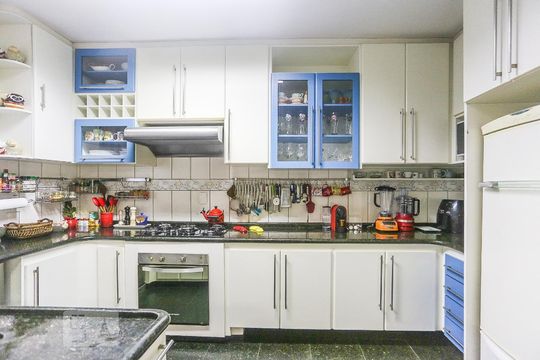 Cozinha de casa à venda com 3 quartos, 332m² em Quitaúna, Osasco