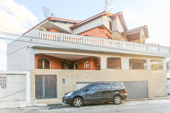 Fachada de casa à venda com 3 quartos, 332m² em Quitaúna, Osasco