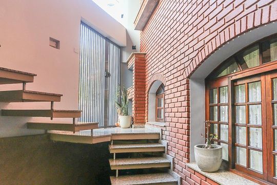 Entrada de casa à venda com 3 quartos, 332m² em Quitaúna, Osasco
