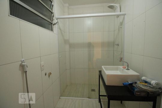 Banheiro de apartamento para alugar com 1 quarto, 37m² em Boqueirão, Santos