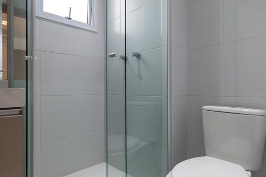 Banheiro de kitnet/studio para alugar com 1 quarto, 31m² em Sumaré, São Paulo