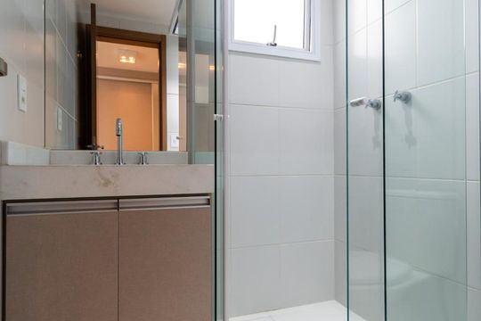 Banheiro de kitnet/studio para alugar com 1 quarto, 31m² em Sumaré, São Paulo