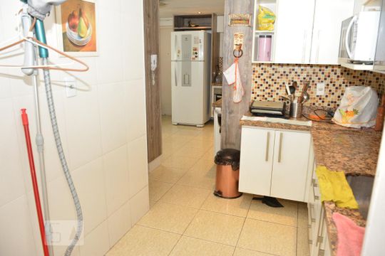 Cozinha de apartamento à venda com 3 quartos, 110m² em Jardim Guanabara, Rio de Janeiro