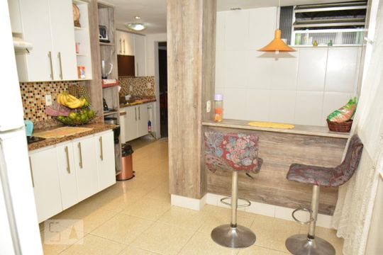 Cozinha de apartamento à venda com 3 quartos, 110m² em Jardim Guanabara, Rio de Janeiro