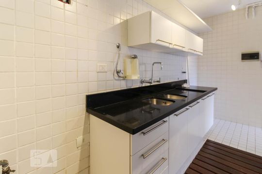 Cozinha de apartamento à venda com 1 quarto, 63m² em Vila Uberabinha, São Paulo