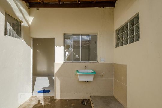Área de Serviço de casa para alugar com 2 quartos, 45m² em Betânia, Belo Horizonte