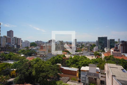 Sala - Vista de kitnet/studio para alugar com 1 quarto, 47m² em Petrópolis, Porto Alegre