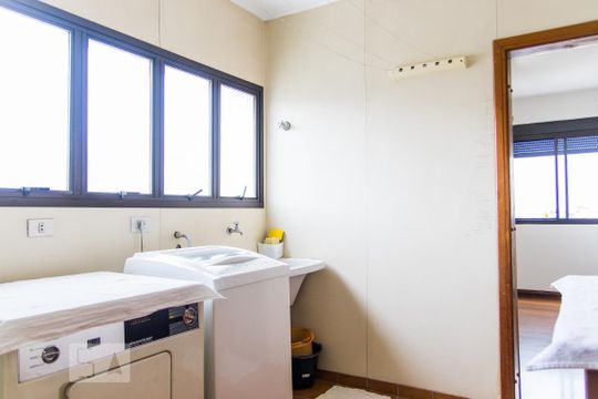 Área de Serviço de apartamento para alugar com 4 quartos, 140m² em Centro, Santo André