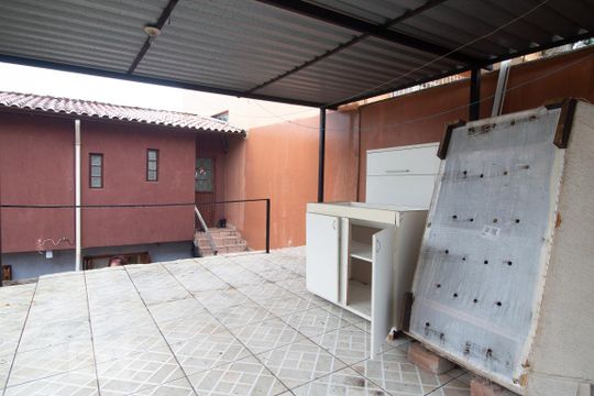 Garagem de casa à venda com 3 quartos, 100m² em Passo das Pedras, Porto Alegre