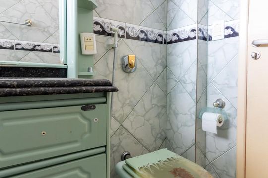 Banheiro de apartamento para alugar com 1 quarto, 80m² em Quintino Bocaiuva, Rio de Janeiro