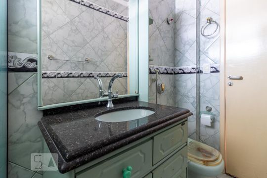 Banheiro de apartamento para alugar com 1 quarto, 80m² em Quintino Bocaiuva, Rio de Janeiro