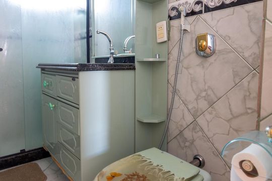 Banheiro de apartamento para alugar com 1 quarto, 80m² em Quintino Bocaiuva, Rio de Janeiro