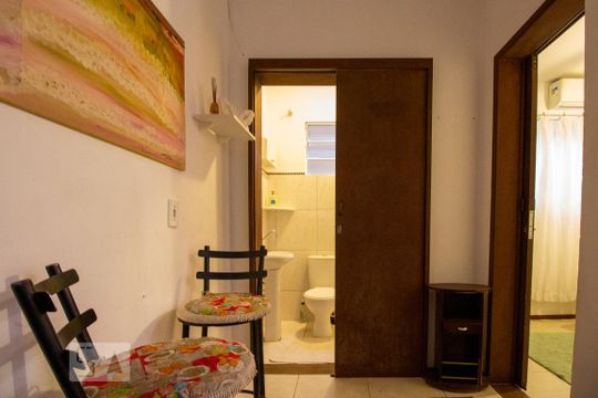 Sala de apartamento para alugar com 1 quarto, 32m² em Lagoa da Conceição, Florianópolis