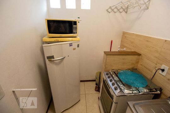 Sala e cozinha de apartamento para alugar com 1 quarto, 32m² em Lagoa da Conceição, Florianópolis