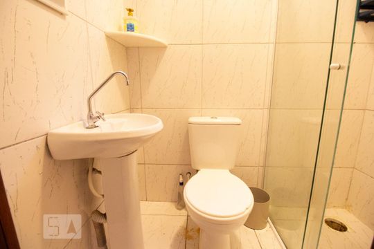 Banheiro de apartamento para alugar com 1 quarto, 32m² em Lagoa da Conceição, Florianópolis