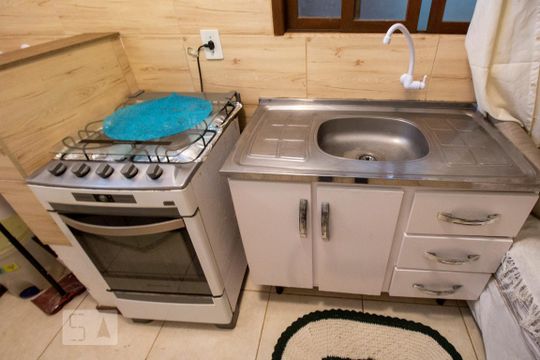 Cozinha de apartamento para alugar com 1 quarto, 32m² em Lagoa da Conceição, Florianópolis