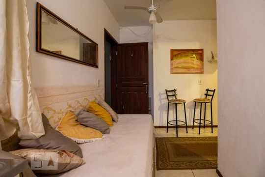 Sala e cozinha de apartamento para alugar com 1 quarto, 32m² em Lagoa da Conceição, Florianópolis