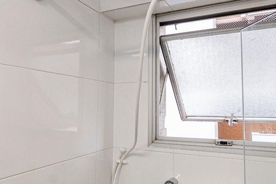 Banheiro de apartamento para alugar com 1 quarto, 38m² em Vila Madalena, São Paulo