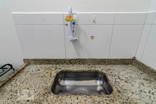 Pia de apartamento para alugar com 1 quarto, 38m² em Vila Madalena, São Paulo